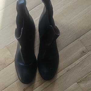 Elegant Black Heeled Boots